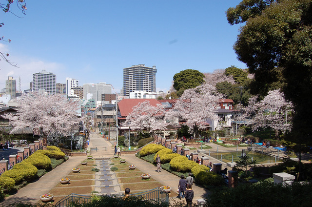 元町公園プール下