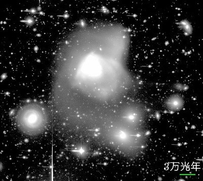 すばる望遠鏡の主焦点カメラ Suprime-Cam で撮影したアープ 220 の可視光写真