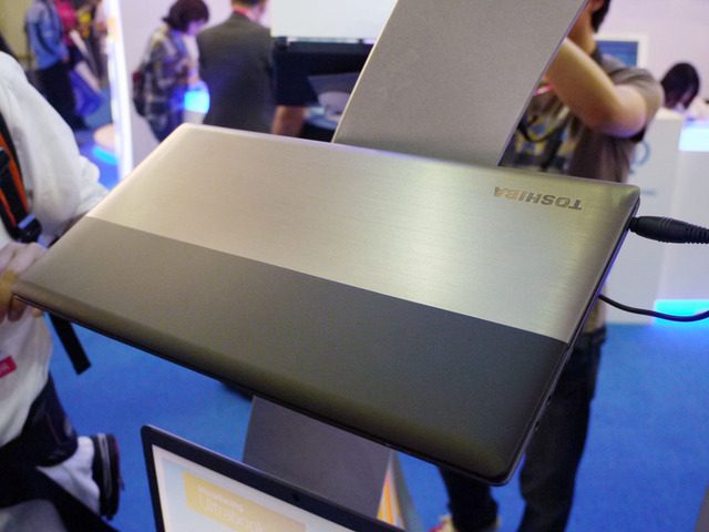 東芝のUltrabook「Satellite U845W」
