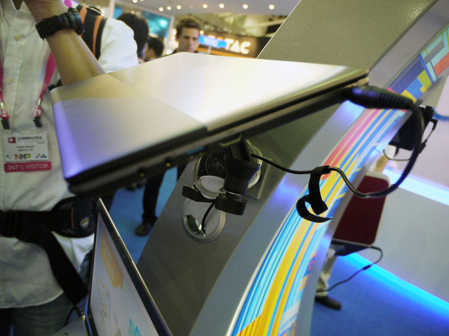 東芝のUltrabook「Satellite U845W」