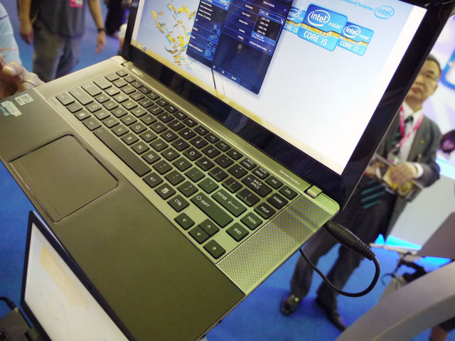 東芝のUltrabook「Satellite U845W」