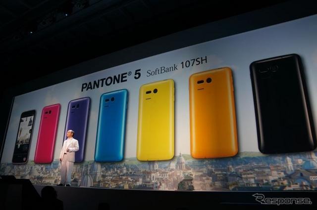 シャープが発売するスマートフォン「PANTONE 5 SoftBank 107SH」にも放射線測定機能が搭載された