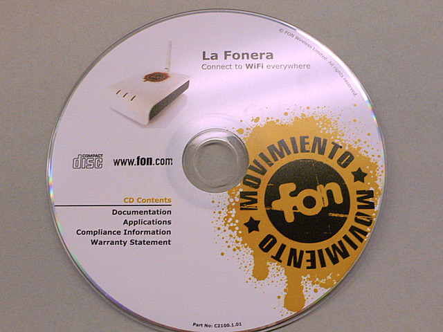 付属CD-ROM：インストールソフトウェアやドキュメントが入っている。