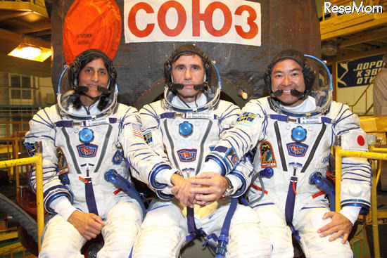 31Sクルー（左からウィリアムズ、マレンチェンコ、星出宇宙飛行士）