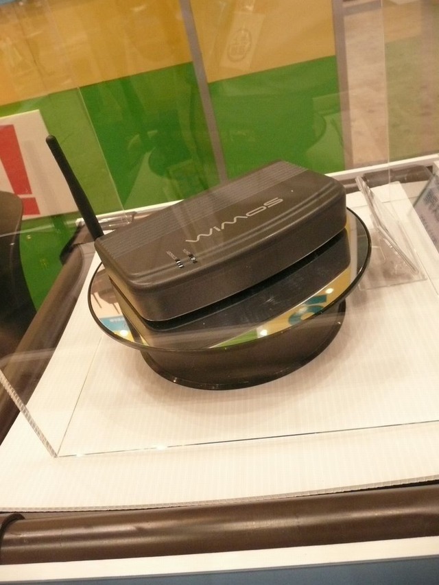 テクノ・モリオカのブースで展示されていた無線監視システム「WiMoS」。親機と子機の2タイプがあり、ZigBee準拠の無線通信を行う