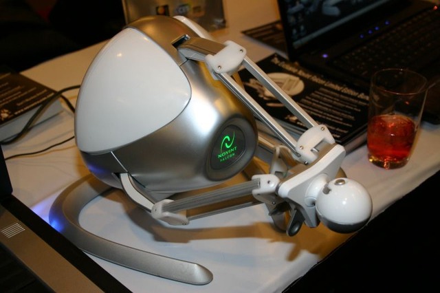反動や感触などのフィードバック可能な3Dゲームコントローラー