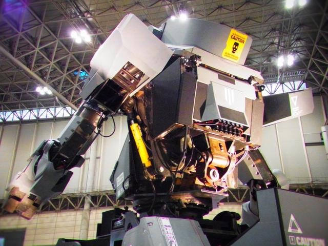 【ワンフェス2012夏】搭乗可能な巨大ロボット「クラタス」、幕張メッセに立つ！