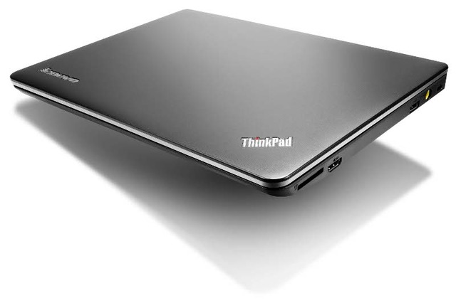 「ThinkPad Edge E135」ミッドナイト・ブラック