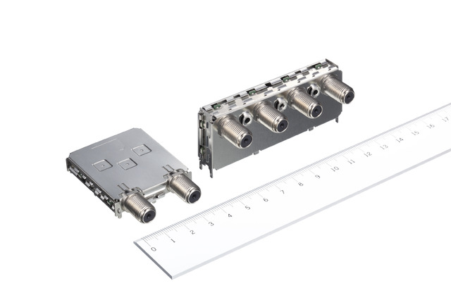 小型化二世越したチューナーモジュール「SUT-PJ」シリーズ。左がテレビ用、右がレコーダー用