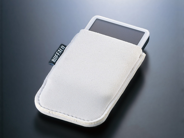 第5世代iPod用ソフトケース BIA-5G-SC01（写真はホワイトモデル）