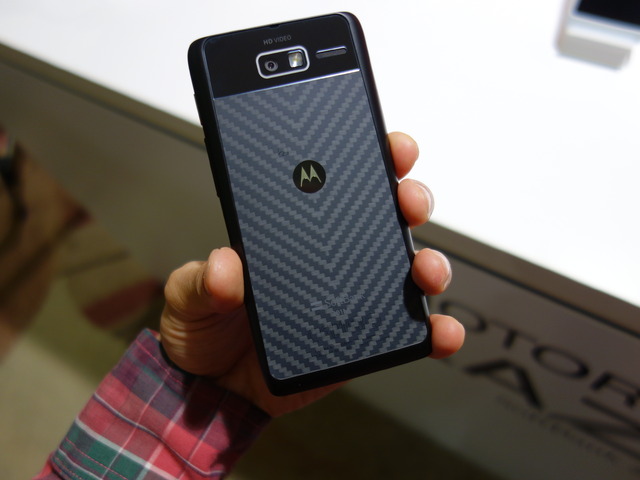 「RAZR（レーザー） M SoftBank 201M」
