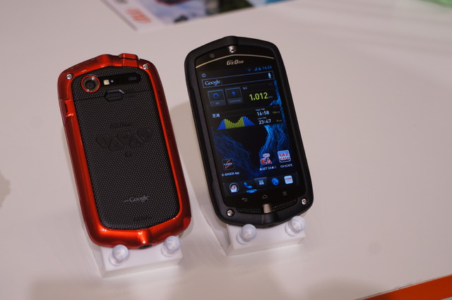 【au 2012冬モデル】5センサー搭載、オリジナルクラウドサービス対応のタフネススマホ「G'zOne TYPE-L」