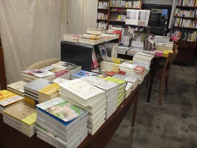 個性的な本が並ぶ本屋「B&B」