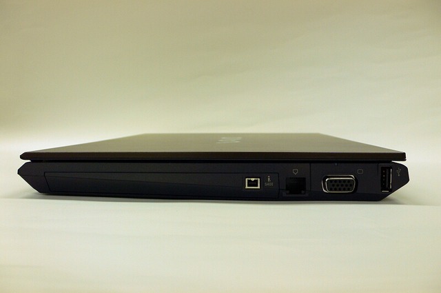　前回のコラムでは、モバイルPCに何も入れないというセキュリティ対策を見つけたことをご紹介したが、これを実現するために、母艦であるIBM ThinkPad T42pに接続する子機に相当するPCを探し始めた。