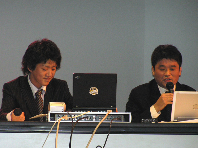 「livedoor ネットアニメ」のプロデューサー辻勝明氏（左）と、ファンワークス代表取締役の高山晃氏