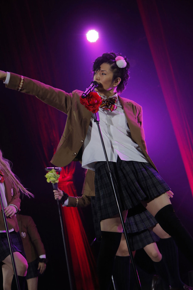 学園祭イベント「神威♂楽園deダシナ祭」でのワンシーン。AKB48の