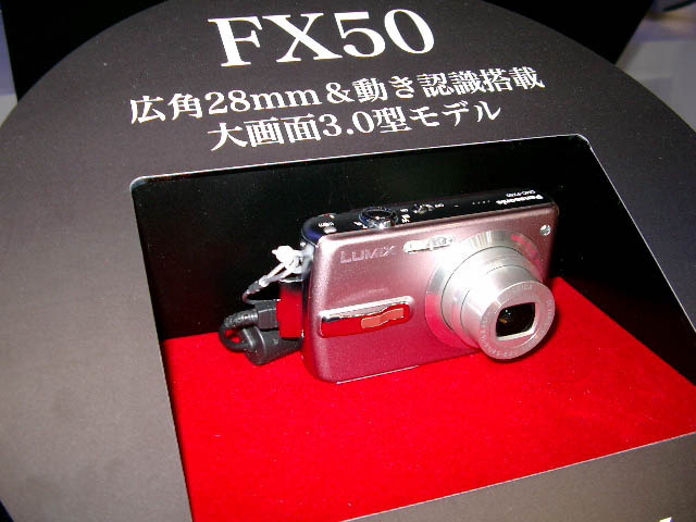 背面部の大画面液晶が特長のFX50
