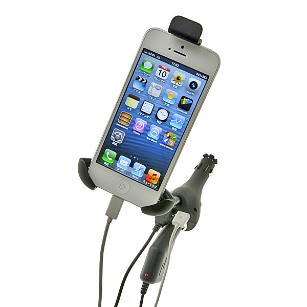 iPhone 5の充電も可能。出力口としてUSBポート×2のほかシガーソケットポートを装備