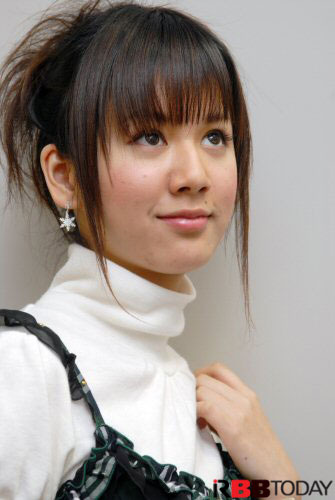 今回登場は3月に高校を卒業したばかりのアイドリング!!!3号・遠藤舞さん。携帯電話に関する質問では、請求額は8000円くらいと答えてくれた。