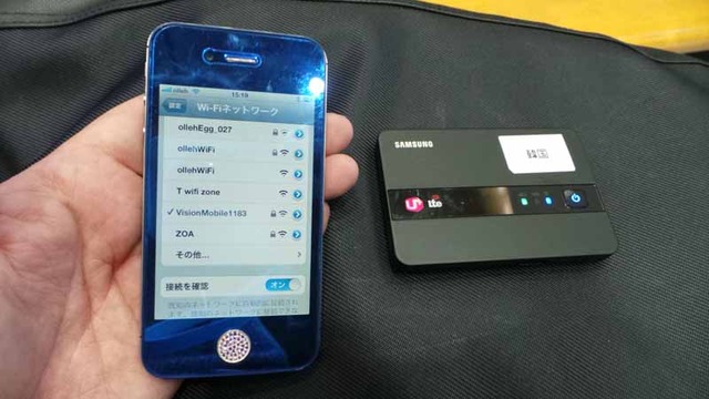 渡航先では、「データローミング」をオフにし、モバイルWiFiルーター経由でWiFiとして利用する。サムスンSHV-E100Lは待受状態からの起動も早く、国内でモバイルネットワーク経由で利用しているのと変わらない操作感でスマートフォンを利用できた。