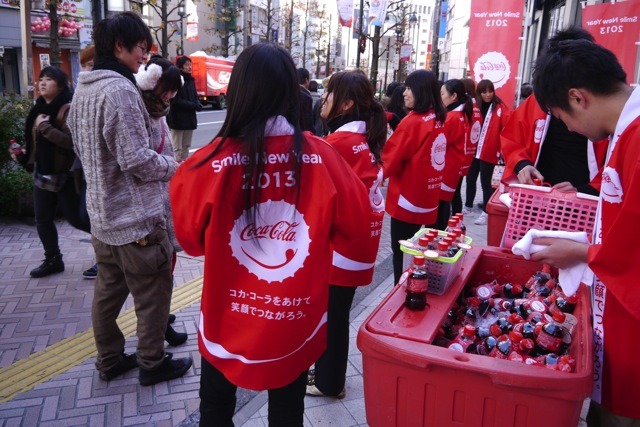 コカ・コーラ Smile New Year 2013サンプリング東京会場（1月1日）