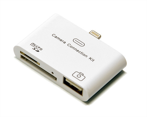 Lightningコネクタ、USBポート、SDカードスロット、microSDカードスロットを装備した「iPad用マルチカメラリーダー for Lightning」