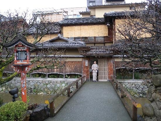 旅館部門の日本1位に選ばれた京都の「料理旅館 白梅」