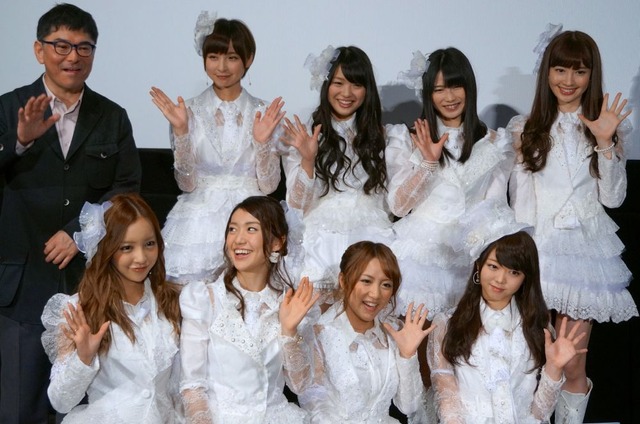 映画『DOCUMENTARY OF AKB48 NO FLOWER WITHOUT RAIN 少女たちは涙の後に何を見る?』の完成披露試写会に参加したAKB48のメンバー