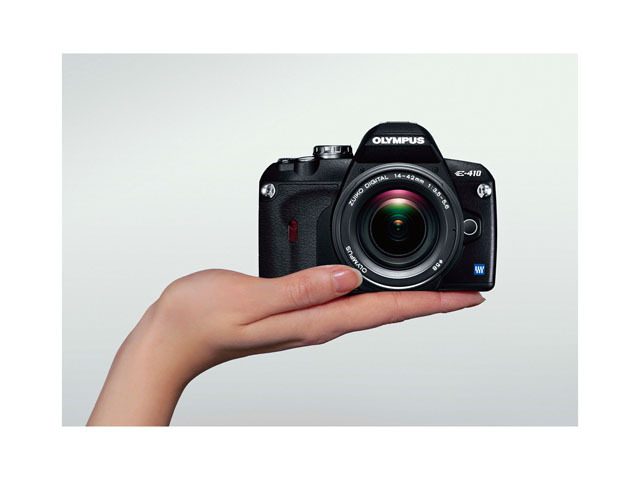 　オリンパスイメージングは12日、4月下旬発売予定としていたデジタル一眼レフカメラ「E-410」の発売日を4月21日に決定した。