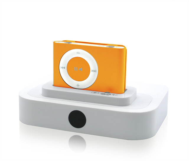 iPod shuffle、iPod Universal Dockとの接続例（iPod shuffleおよびiPod Universal Dockは付属しない）