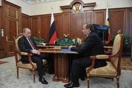 ウラジーミル・プーチン大統領とウラジーミル・プチコフ非常事態相が会談