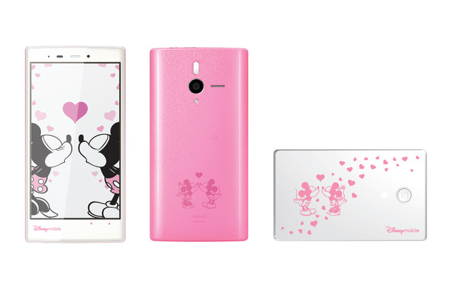 30,000台の数量限定で、「オリジナルモバイルバッテリー」が同梱される(右)