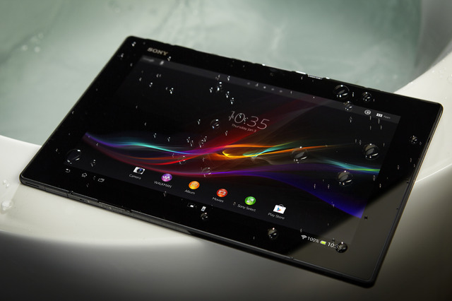 10.1型Androidタブレット「Xperia Tablet Z」。、IPX5/7相当の防水性能、IP5X相当の防塵性能が装備