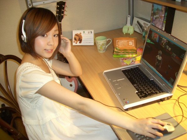 はじめまして！岡田彩菜です。18歳の女の子ですが、皆さん、どうぞよろしくおねがいします！私がセカンドライフをはじめたのは2007年3月のはじめごろになります。