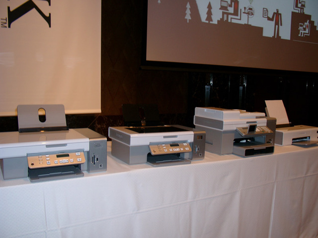 会場に展示されていたプリンタ。左からX3550、X4550、X9350、Z1420　