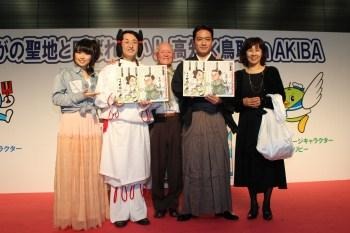 （左から）下田麻美さん、鳥取県知事・平井伸治さん、ちばてつやさん、高知県知事・尾崎正直さん、島本須美さん