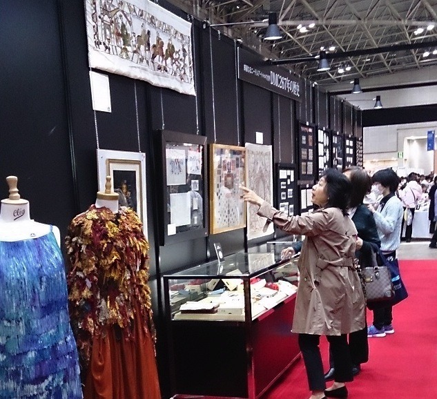 ニードルアートの歴史を振り返る展示スペースも（日本ホビーショー 2013）