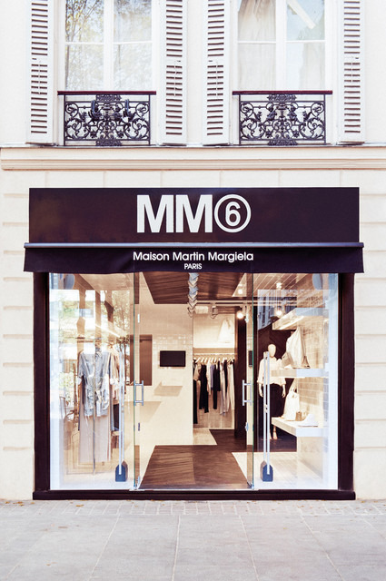 MM6 メゾン・マルタン・マルジェラのパリ店はマルシェ・サントノレ広場にオープン