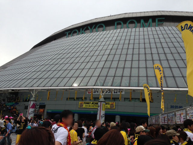 解散ライブが行われた東京ドーム。6月1日、開演前のようす
