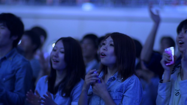 “金髪ショートヘア”の新生・yui率いるFLOWER FLOWER、“驚き満載”のライブ映像！