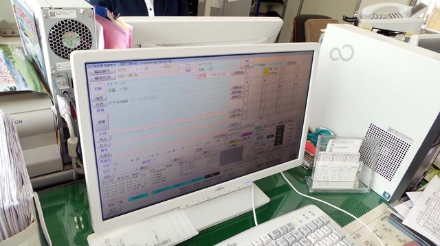 電話で配車の注文が来ると、相手の電話番号から顧客情報が表示され、迅速に配車指示が出せるようになっている。アプリからの注文の場合はこのオペレータ操作も不要でダイレクトに最寄の空車に指示が飛ぶ。