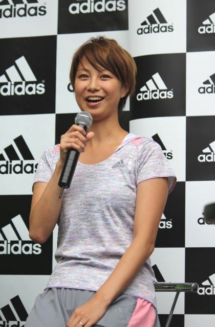 JALホノルルマラソンへの初挑戦について意気込みを語る、モデルの田中美保
