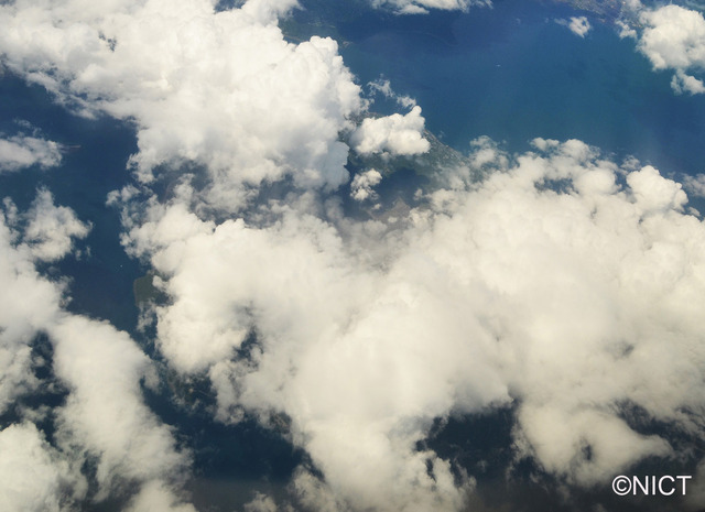 航空機内からデジタルカメラで撮影した桜島