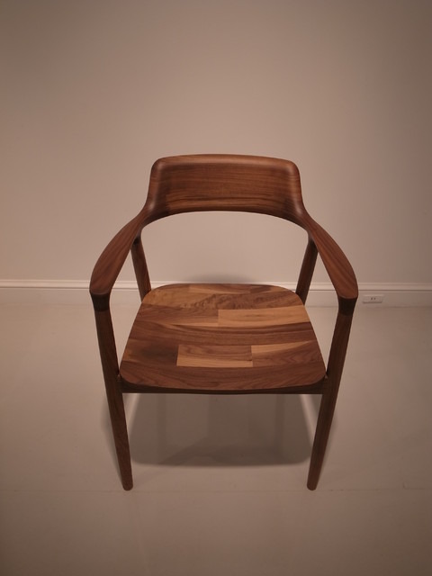 「ふしとカケラMARUNI COLLECTION HIROSHIMA with minä perhonen」座面部分に端材をパッチワークして作った椅子