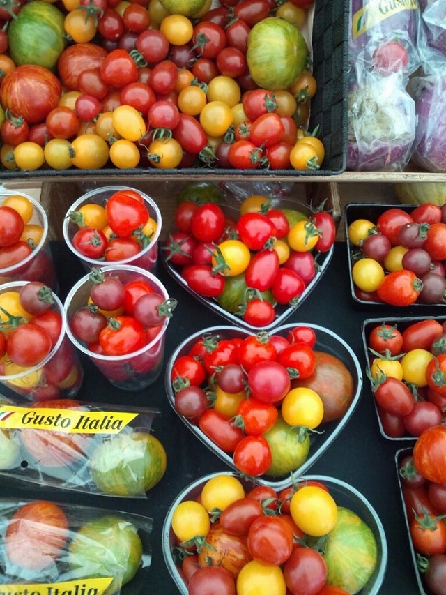 世界のトマト約50種類も出店