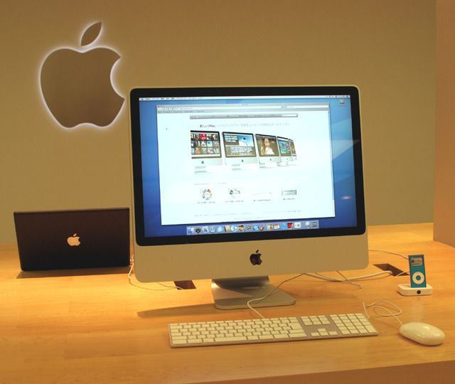 発表会で展示された新型iMac