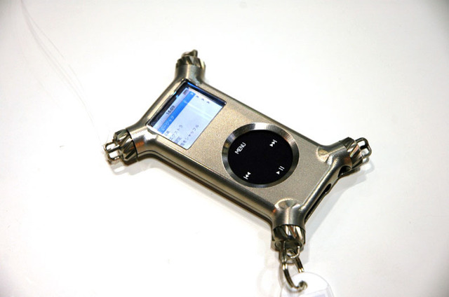 きわみ工房　メタル削り出し iPod nanoジャケット「FACTRON Re-nano」