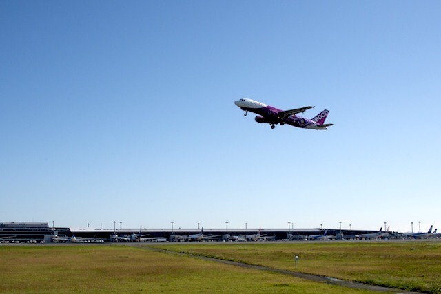 MARIKO JET初フライト離陸（関西空港、10月27日）