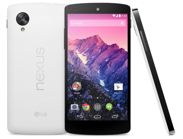 Android 4.4を搭載したスマートフォン「Nexus 5 EM01L」。ホワイトモデルとブラックモデルを用意