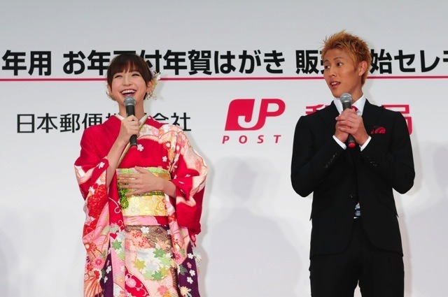 篠田麻里子（向かって左）＆柿谷曜一郎